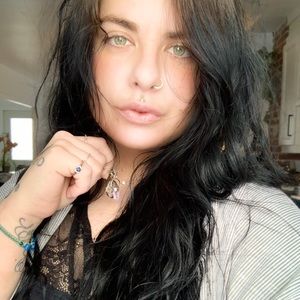 Meet your Posher, Chloe